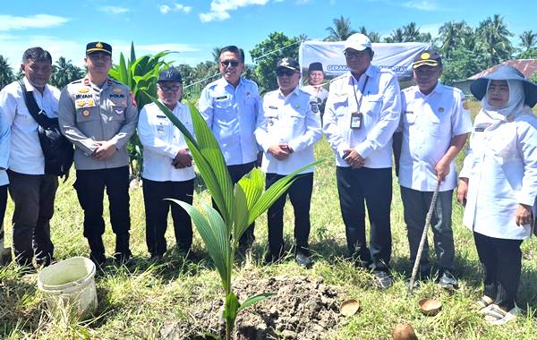Bupati Sofyan Pimpin Tanam Serentak, Program Hilirisasi Perkebunan Mulai Digenjot di Kabgor