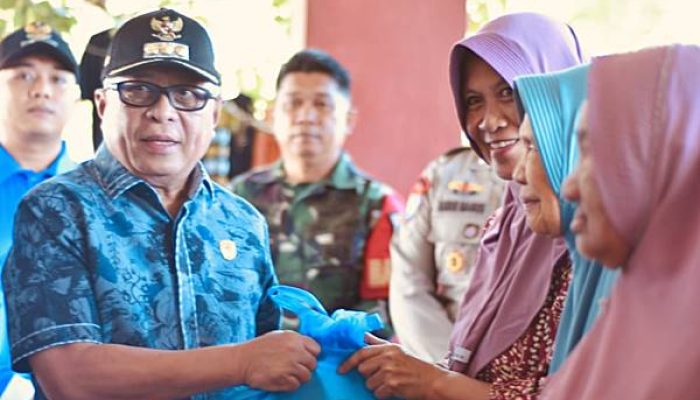 Bupati Sofyan Salurkan Bantuan 3.500 Paket Sembako dari Presiden RI