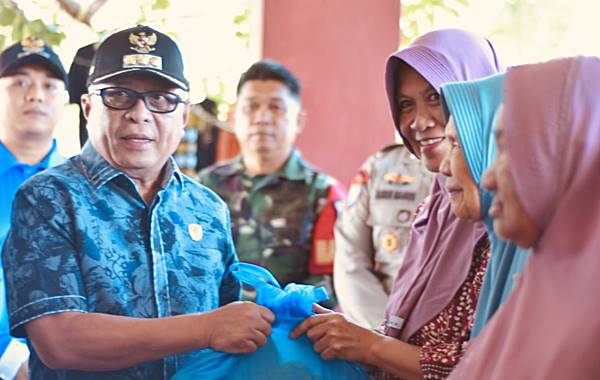 Bupati Sofyan Salurkan Bantuan 3.500 Paket Sembako dari Presiden RI