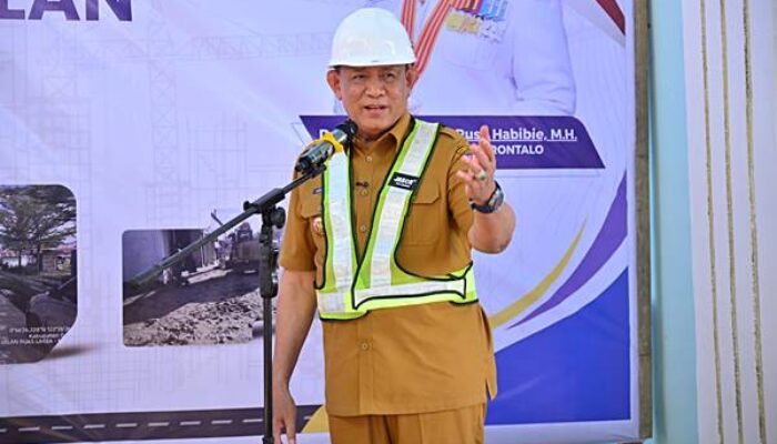 Gubernur Gusnar Ismail Tepati Janji, Perbaikan Jalan Mohiyolo-Lakeya Mulai Dikerjakan