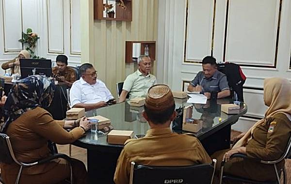 Komisi IV DPRD Kabgor Fasilitasi Penyelesaian Polemik di SDN 15 Tibawa