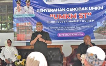 Perkuat Ekonomi Kerakyatan Lewat Bantuan 66 Gerobak UMKM
