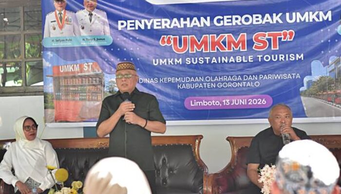 Perkuat Ekonomi Kerakyatan Lewat Bantuan 66 Gerobak UMKM