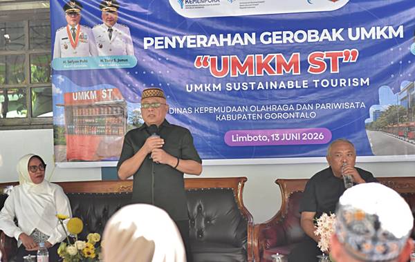 Perkuat Ekonomi Kerakyatan Lewat Bantuan 66 Gerobak UMKM