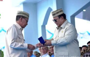 Prabowo Terima Lencana Emas dari KTNA, Simbol Dukungan Petani dan Nelayan Indonesia