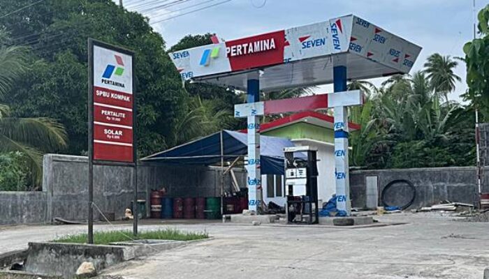 NADI NELAYAN – Stasiun Pengisian Bahan bakar Umum (SPBU) Kompak di Desa Bubaa, Kecamatan Paguyaman Pantai, Boalemo yang menjadi nadi nelayan karena menyalurkan BBM satu harga. (foto: Jitro Paputungan/Hargo.co.id)