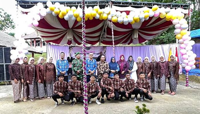 Wabup Lahmuddin Ajak Lulusan SMP di Lahumbo Lanjutkan Pendidikan ke SMA