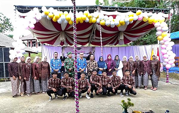 Wabup Lahmuddin Ajak Lulusan SMP di Lahumbo Lanjutkan Pendidikan ke SMA