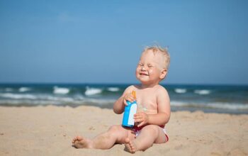 Ciri Sunscreen yang Aman untuk Kulit Bayi dan Anak