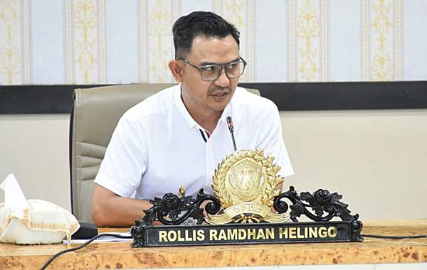 Aleg Dekot Soroti Kabel dan Tiang Menumpuk di Kota Gorontalo