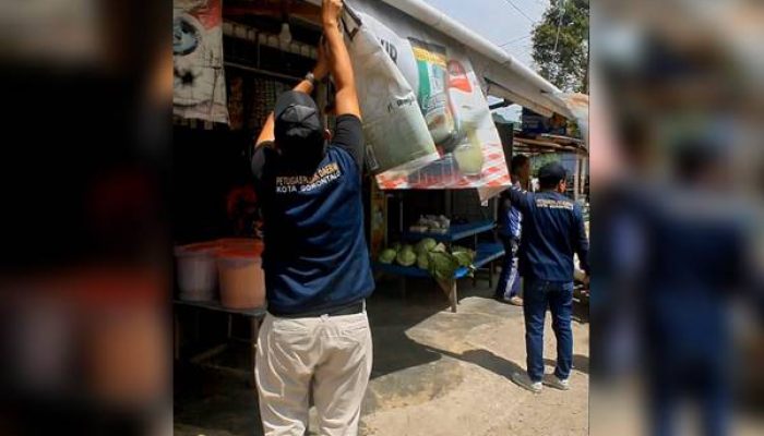 Bapenda Kota Gorontalo Tertibkan Ratusan Reklame Ilegal, Potensi PAD Terancam Bocor