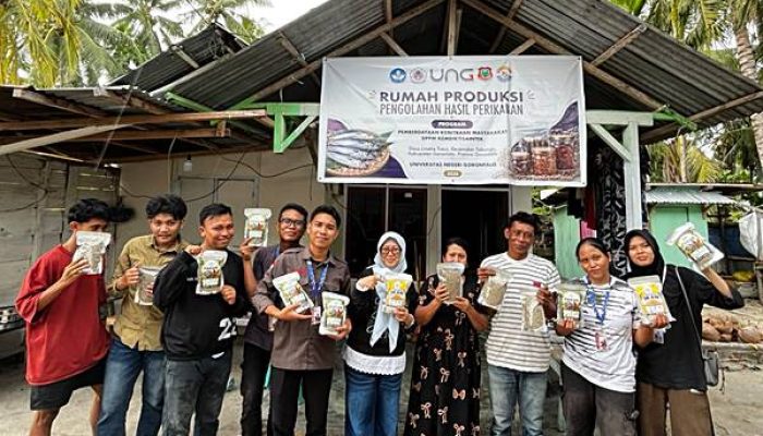 Dari Hama Menjadi Cuan, Tim Pengabdian UNG Latih Warga Produksi Tepung Ikan Sapu-sapu