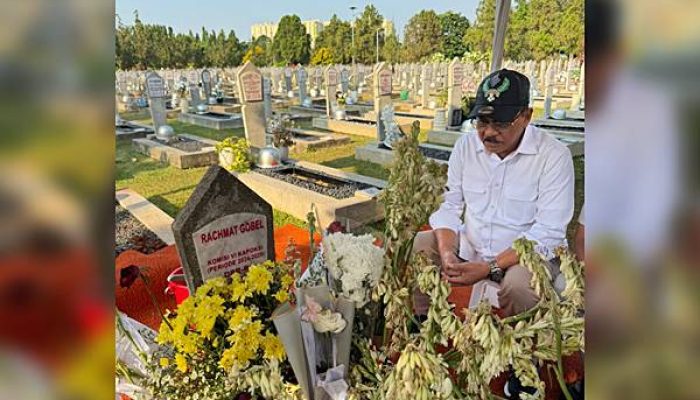 Di TMP Kalibata, Bupati Rum Panjatkan Doa untuk Almarhum Rachmat Gobel