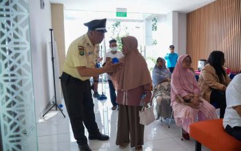 Melayani Sepenuh Hati, Security BRI BO Otista Hadirkan Kenyamanan bagi Nasabah Pensiunan