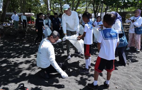 PTK Gandeng Masyarakat Jaga Kebersihan Pantai Tangkoko di Bitung