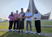 Bupati Sofyan Puhi didampingi Ketua TP PKK Maryam Puhi bersama Wakil Bupati Tonny S. Junus dan Wakil Ketua TP PKK Veny Anwar berfoto bersama Gubernur Sumatera Barat, Mahyeldi Ansharullah.