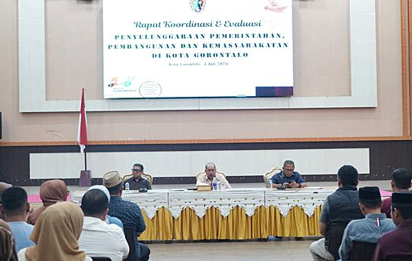 Warga Keluhkan Layanan Kesehatan, Adhan Dambea Warning Kepala Puskesmas