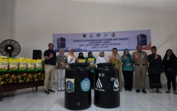 Tak Perlu Lagi Menampung Air di Ember, Warga Kini Dapatkan Toren untuk Kelola Air yang Lebih Stabil