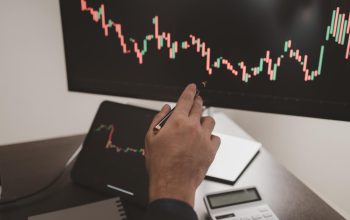 Midweek Volatility: Strategi Aman Menghadapi Rilis Data Ekonomi Berdampak Tinggi
