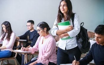 Bahasa Inggris di Kampus: Mitos atau Realita?
