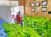 1.796 PPPK PW Kebagian Bantuan Bahan Pokok, Kado Kemerdekaan dari Adhan Lewat BAZNAS