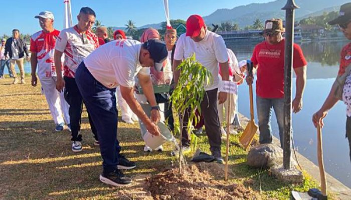 Dari Danau Perintis, Gubernur Gusnar Kobarkan Semangat Kemerdekaan hingga ke Permukiman