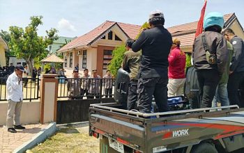 Demo di Kantor Camat, Warga Bonepantai Desak Aktivitas PT CBM Dihentikan