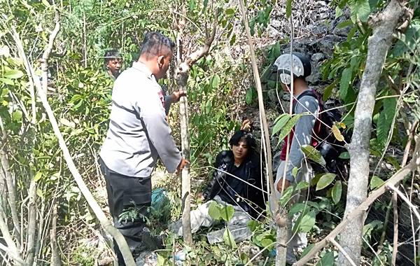Jatuh ke Jurang 20 Meter, Brimob Gorontalo Evakuasi Empat Korban Kecelakaan di GORR