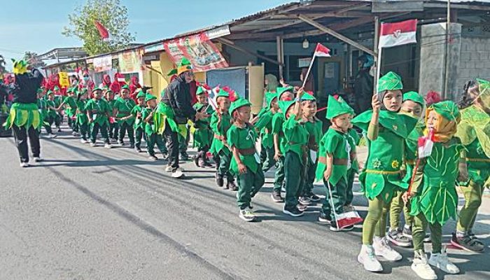 Kostum Tinkerbell TK Negeri Pembina Telaga Curi Perhatian di Karnaval Jalan Sehat