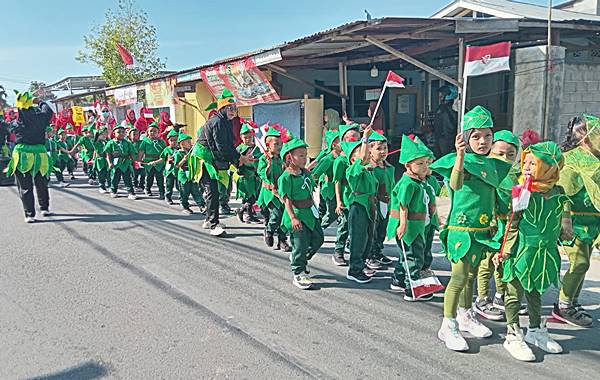 Kostum Tinkerbell TK Negeri Pembina Telaga Curi Perhatian di Karnaval Jalan Sehat+