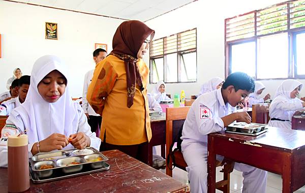 Pesan Tegas Wagub Idah ke Pengelola SPPG_ Tak Ada Toleransi untuk Pelanggaran