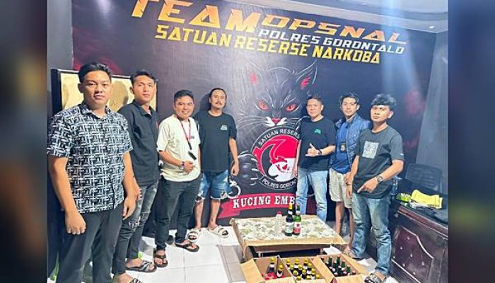 Polisi Sita Puluhan Botol Miras dari Rumah Warga dan Sejumlah Kios