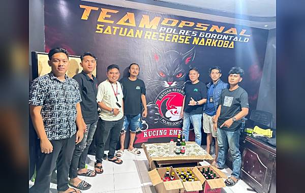 Polisi Sita Puluhan Botol Miras dari Rumah Warga dan Sejumlah Kios