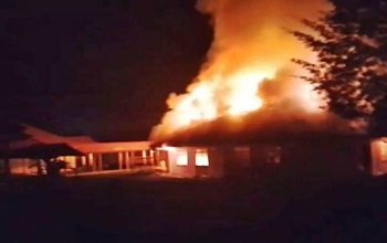 Protes Dana Desa di Kabupaten Puncak Memanas, Kantor Pemerintahan di Ilaga Dibakar Massa