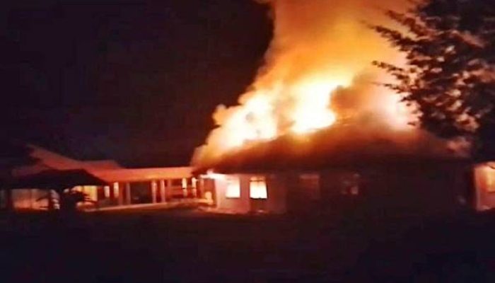 Protes Dana Desa di Kabupaten Puncak Memanas, Kantor Pemerintahan di Ilaga Dibakar Massa