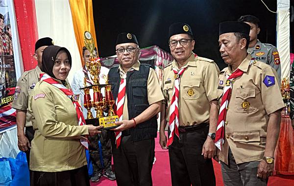 Tutup Perkemahan Pramuka Pulubala, Bupati Sofyan Tekankan Kesiapan Generasi Emas 2045
