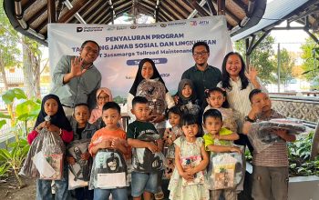 Dukung Pendidikan Anak Tenaga Kerja Operasional, PT Jasamarga Tollroad Maintenance Salurkan Bantuan Peralatan Sekolah Sambut HUT ke-38