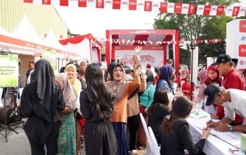 Warga Pasar Malaka Rorotan Antusias Meriahkan Semarak Merah Putih BRI Region 6