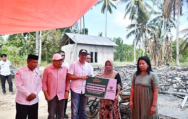 Tiga Keluarga Korban Kebakaran di Buti Terima Santunan Baznas