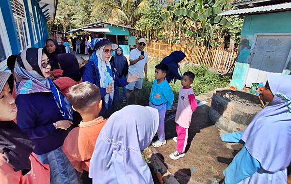 GARNITA NasDem Gorontalo Gerakkan Restorasi Kakus, Sulap Toilet Sekolah Jadi Kinclong 1