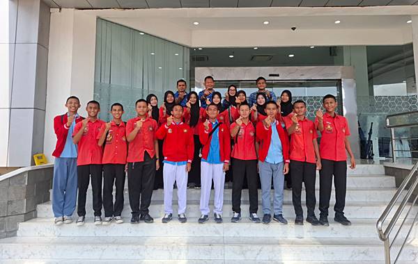 Hadiah Manis Paskibraka_ Adhan Dambea Beri Bonus Rp1,2 Juta per Orang