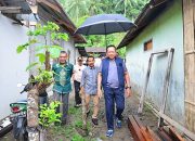Hujan Rintik Sambut Penyaluran Sembako Gubernur Gusnar di Bone Pesisir