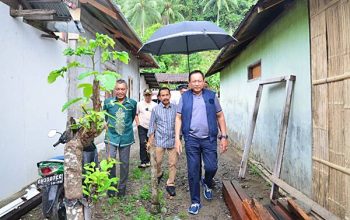 Hujan Rintik Sambut Penyaluran Sembako Gubernur Gusnar di Bone Pesisir