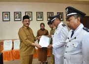 Rum Pagau Lantik Penjabat Kades Mustika dan Saripi, Ini Pesannya
