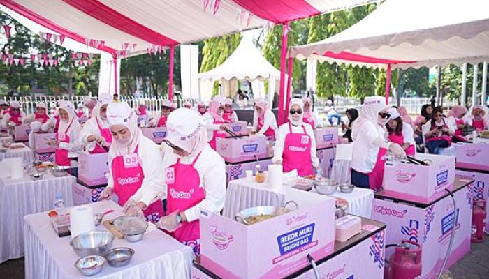 Masak Serentak di 8 Kota, Pertamina Patra Niaga Torehkan Rekor MURI