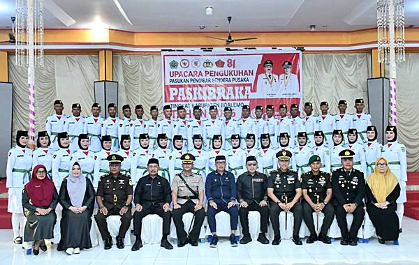 Paskibra Boalemo Dikukuhkan, Lahmuddin Tekankan Disiplin dan Tanggung Jawab