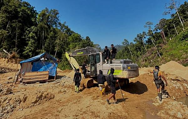PETI Hulawa Kembali Digerebek, Dua Excavator Diamankan Polisi