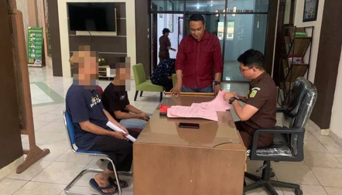 Polsek Kota Timur Serahkan Dua Tersangka Kasus Penganiayaan dengan Sajam ke Kejari