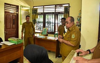 Raih Penghargaan Kemendagri, Adhan Dambea Tekankan Penguatan Layanan Kesehatan