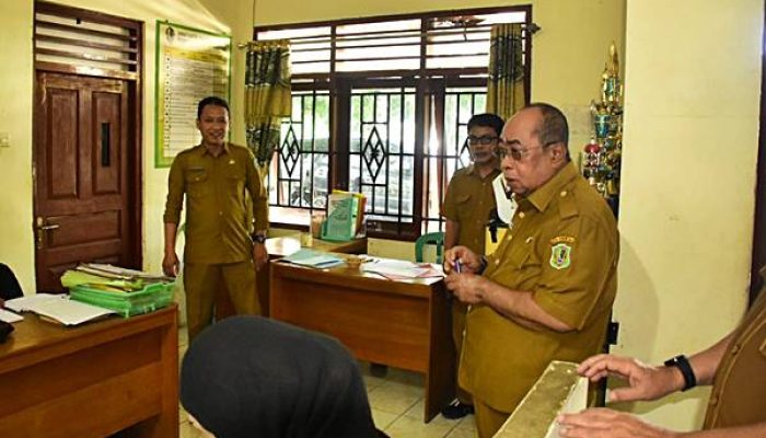 Raih Penghargaan Kemendagri, Adhan Dambea Tekankan Penguatan Layanan Kesehatan